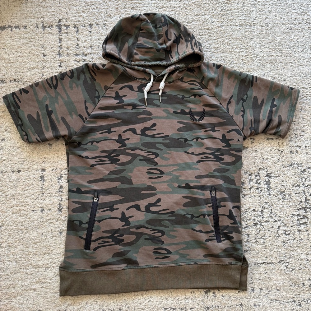 NWOT-Women’s Camouflage Short Sleeved Hoodie SZ 2XL Army